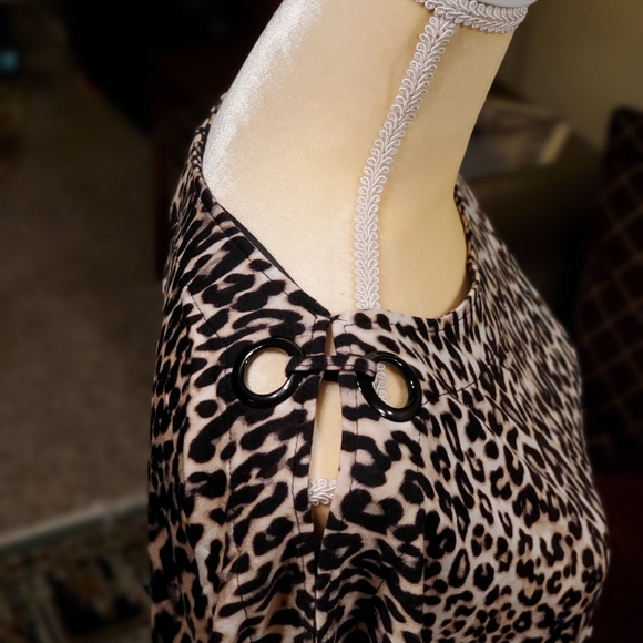 Ladies Top! - Picture 3 of 3